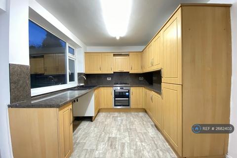 3 bedroom semi-detached house to rent, Fotherby Drive, Manchester, M9