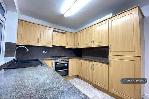 3 bedroom semi-detached house to rent, Fotherby Drive, Manchester, M9
