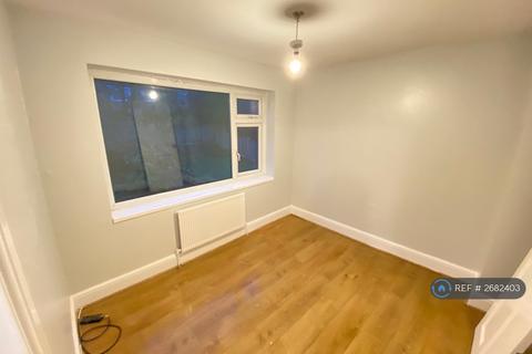 3 bedroom semi-detached house to rent, Fotherby Drive, Manchester, M9
