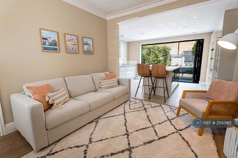 4 bedroom semi-detached house to rent, Pottery Road, Poole, BH14