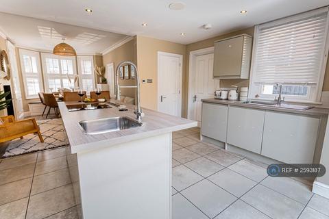 4 bedroom semi-detached house to rent, Pottery Road, Poole, BH14