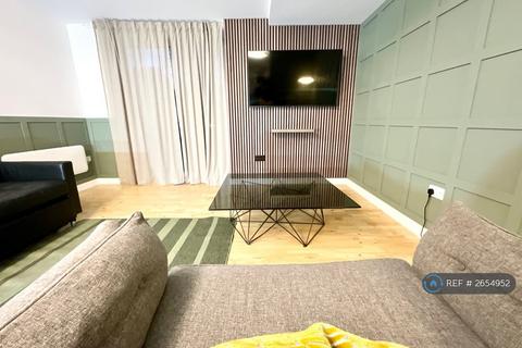 2 bedroom flat to rent, Emmeline, Manchester, M40