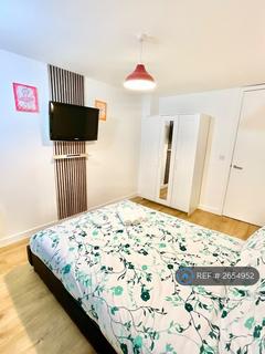 2 bedroom flat to rent, Emmeline, Manchester, M40