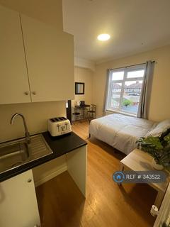 undefined, Greenland Crescent, Southall, UB2