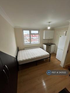 undefined, Greenland Crescent, Southall, UB2