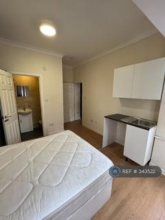 undefined, Greenland Crescent, Southall, UB2