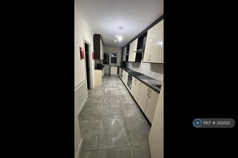 undefined, Greenland Crescent, Southall, UB2