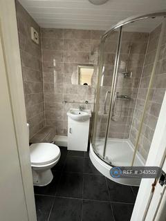 undefined, Greenland Crescent, Southall, UB2