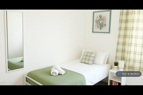 1 bedroom in a house share to rent, Alpha Street, Salford, M6