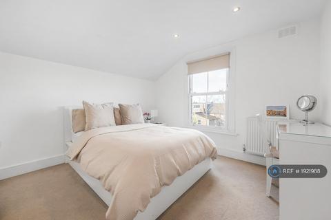 1 bedroom in a house share to rent, Amott Road, London, SE15