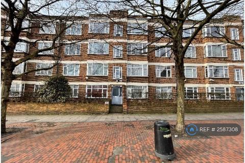 2 bedroom flat to rent, North Gates, London, N12