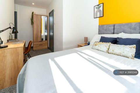 1 bedroom in a house share to rent, Parrin Lane, Eccles, Manchester, M30