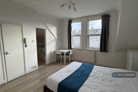 Studio to rent, Kilburn, London, NW6