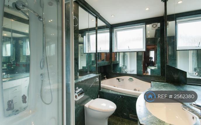 Bathroom 1st Floor