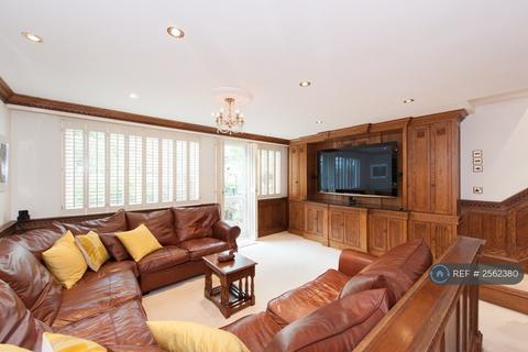 3 bedroom maisonette to rent, Farnham House, London, NW1