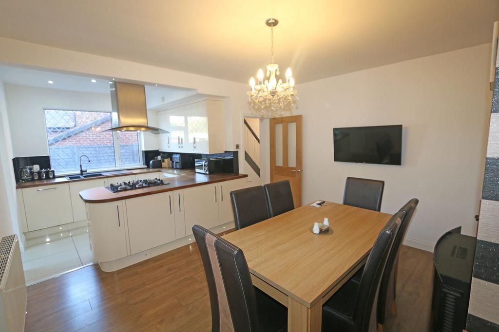 Open Plan Kitchen / Dining Room