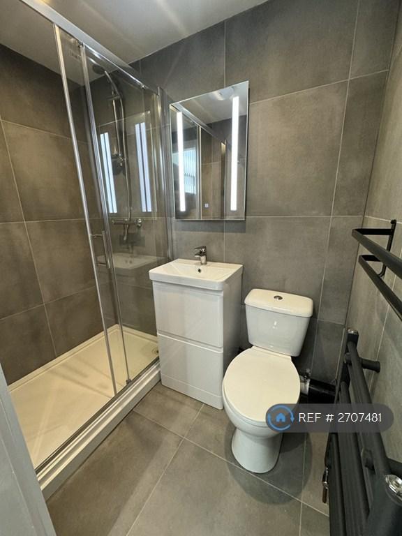 Room 2 En Suite Bathroom