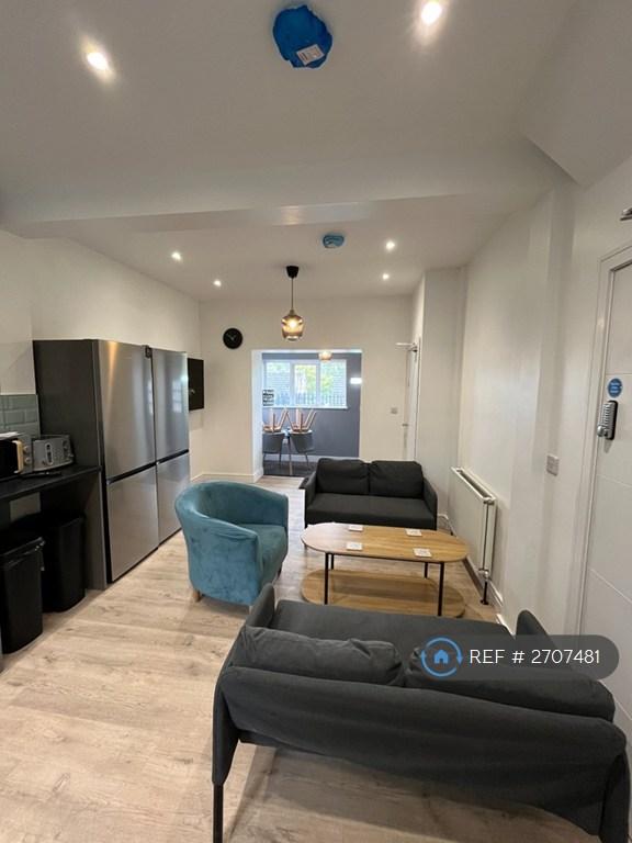Kitchen & Living Space