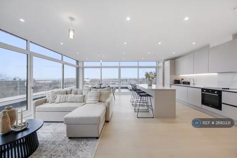 3 bedroom penthouse to rent, Raffles House, London, NW4