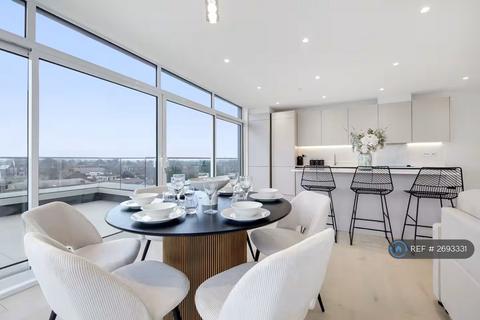 3 bedroom penthouse to rent, Raffles House, London, NW4