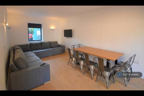 undefined, Hillside Court, Reading, RG1