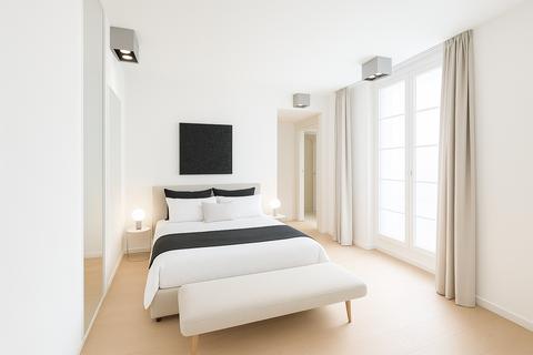 Studio, Place Georges-Pompidou, France