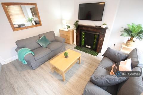 3 bedroom terraced house to rent, Mayville Place, Leeds, LS6