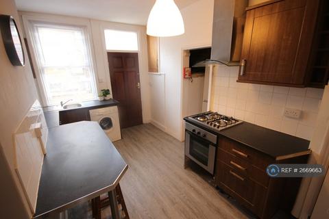 3 bedroom terraced house to rent, Mayville Place, Leeds, LS6