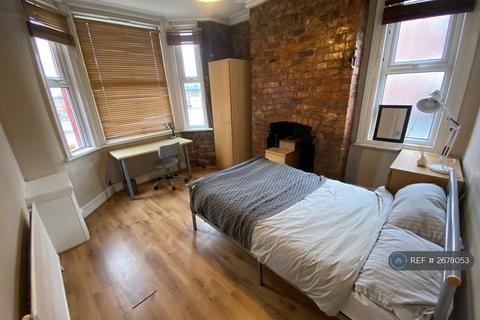 4 bedroom terraced house to rent, Moseley Road, Fallowfield, Manchester, M14