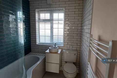 2 bedroom flat to rent, Barons Court, London, NW9