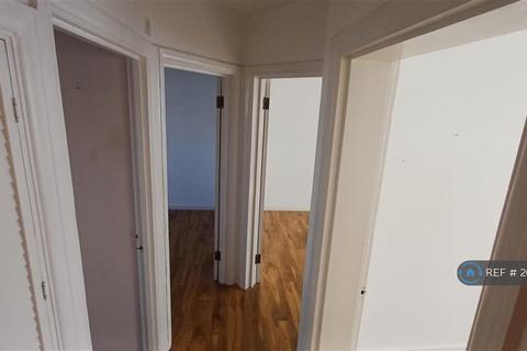 2 bedroom flat to rent, Barons Court, London, NW9