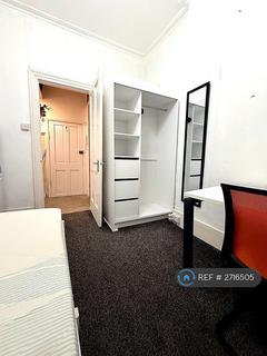Studio to rent, Belgrave Road, London, SW1V