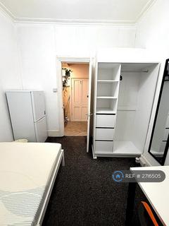 Studio to rent, Belgrave Road, London, SW1V