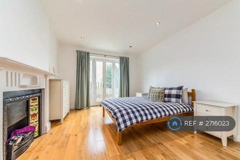 undefined, Cavendish Road, London, SW12