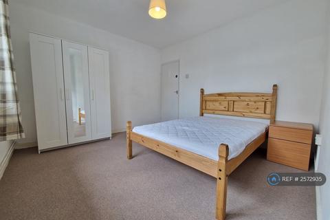 3 bedroom flat to rent, Lowth Road, London, SE5