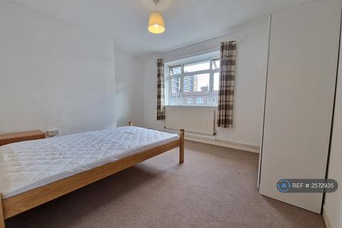 3 bedroom flat to rent, Lowth Road, London, SE5