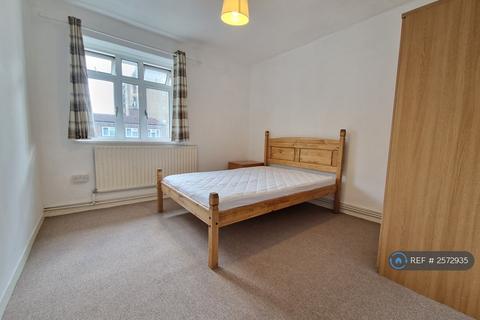 3 bedroom flat to rent, Lowth Road, London, SE5