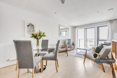 2 bedroom flat to rent, Knightley Walk, London, SW18
