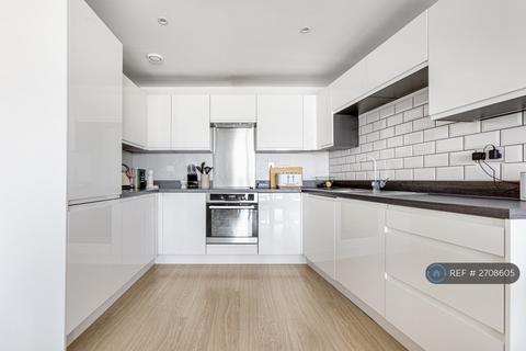 2 bedroom flat to rent, Knightley Walk, London, SW18