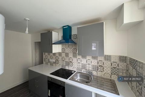 3 bedroom penthouse to rent, Meadow Street, Hyde, SK14