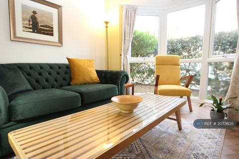 1 bedroom flat to rent - Braver Court, Teddington, TW11