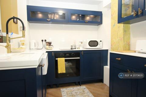 1 bedroom flat to rent, Braver Court, Teddington, TW11