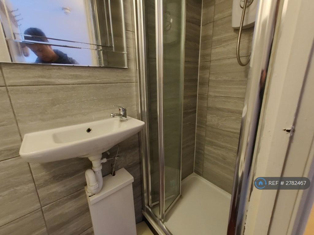 En Suite (Room 15)