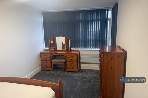 2 bedroom flat to rent, Chadbrook Crest, Birmingham, B15
