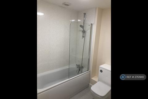 2 bedroom flat to rent, Castle Court, Dudley, DY2