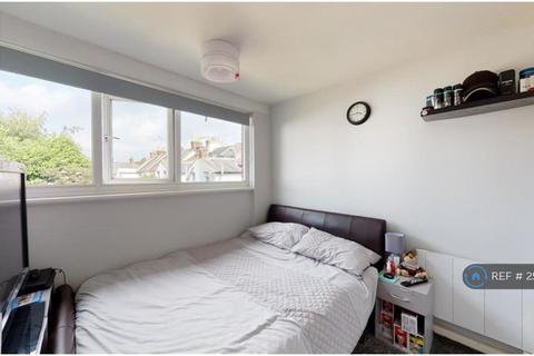 1 bedroom in a house share to rent, York Road, Canterbury, CT1