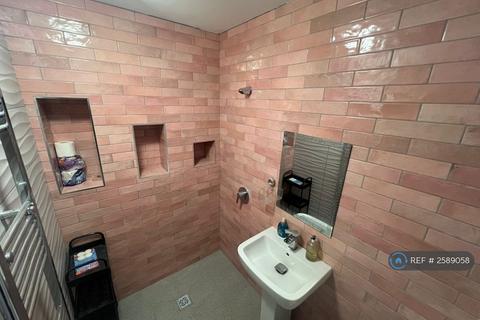 3 bedroom semi-detached house to rent, Christchurch Close, Birmingham, B15