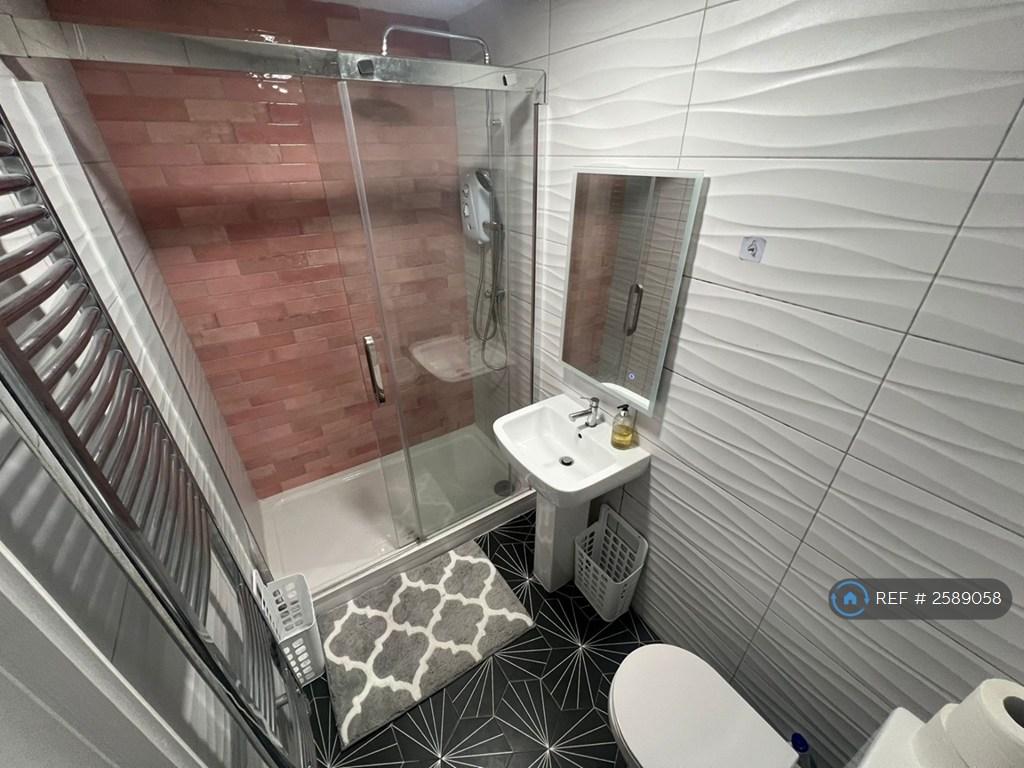 Ensuite Shower Room 1