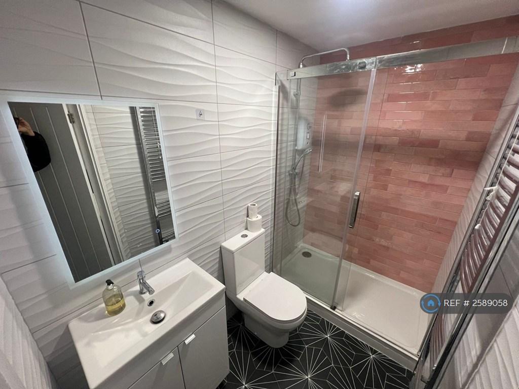 Ensuite Shower Room 2