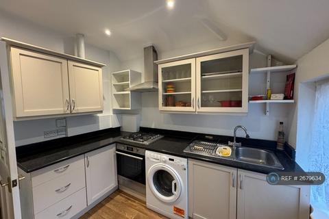 2 bedroom maisonette to rent, Oak Tree Dell, London, NW9